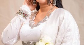 Sravanthi Chokarapu : అబ్బా.. స్రవంతి వైట్ డ్రెస్ లో ఎంత క్యూట్ గా ఉందో..
