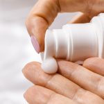 Sunscreen: ఎండాకాలంలో ఇంట్లోనే ఉన్నా సన్ స్క్రీన్ వాడాల్సిందేనా?