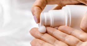 Sunscreen: ఎండాకాలంలో ఇంట్లోనే ఉన్నా సన్ స్క్రీన్ వాడాల్సిందేనా?