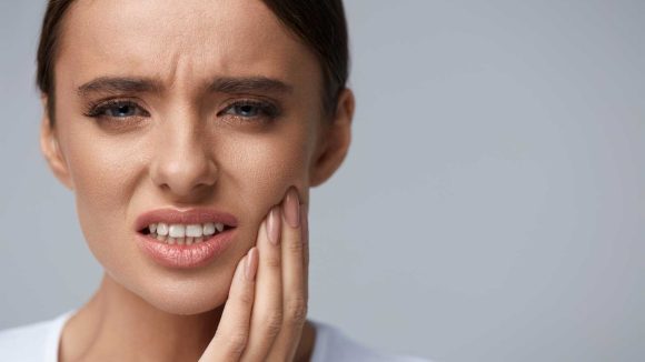 Tips For Teeth:పళ్లు జివ్వుమంటున్నాయా ?అందుకు మీరు చేస్తున్న ఈ 5 పనులే కారణం!