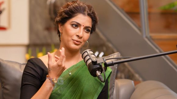Varalakshmi Sarathkumar: పిల్లలపై వరలక్ష్మీ ఊహించని కామెంట్స్.. ఆర్థికంగా ఎవరూ సహాయం చేయరంటూ?