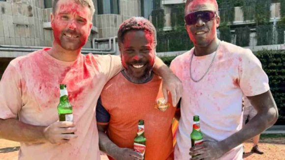 Zimbabwe: గోవా బీర్లు తాగుతూ హోళీ ఎంజాయ్ చేస్తోన్న జింబాబ్వే ప్లేయ‌ర్లు