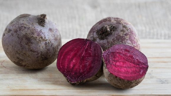 Beetroot Stains: బీట్‌రూట్ కట్ చేస్తే చేతులు, బట్టలపై ఎర్ర మరకలు పడుతున్నాయా? ఇలా వదిలించేసుకోండి