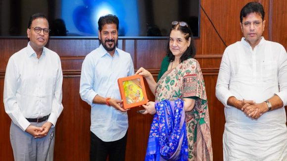 CM Revanth Reddy: సీఎం రేవంత్ రెడ్డితో మేనకా గాంధీ భేటీ!