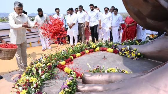 Statue of Sacrifice: పొట్టి శ్రీరాములు 58 రోజుల దీక్షకు గుర్తుగా 58 అడుగుల భారీ విగ్రహం: సీఎం చంద్రబాబు