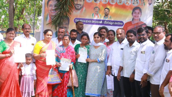 CM Relief Fund: పాలకుర్తిలో సీఎం సహాయనిధి చెక్కుల పంపిణీ.. 323 మందికి రూ.1.18 కోట్ల ఆర్థిక సహాయం