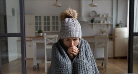 Excessive cold: వేసవిలో కూడా చలి వేస్తుందా? అయితే మీకు ఈ సమస్యలు ఉన్నట్టే