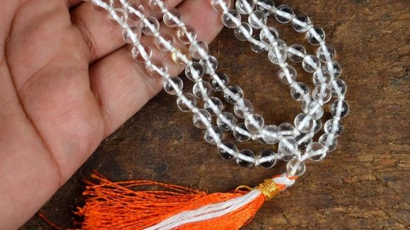 Crystal Mala: ఒత్తిడిని మాయం చేసే ‘స్పటిక’.. ధరిస్తే కలిగే మార్పులివే!