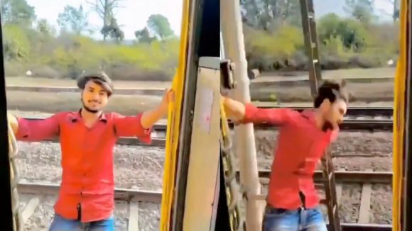 Dangerous Train Stunts: మీ రీల్స్ ప్రాణం తీస్తాయ్ జాగ్రత్త..  సోషల్ మీడియా స్టంట్లపై సీపీ సజ్జనార్ సీరియస్ హెచ్చరిక
