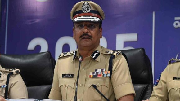 ఆయుధాలు వీడండి.. జనంలోకి రావాల‌ని మావోయిస్టులకు డీజీపీ శివధర్ రెడ్డి పిలుపు