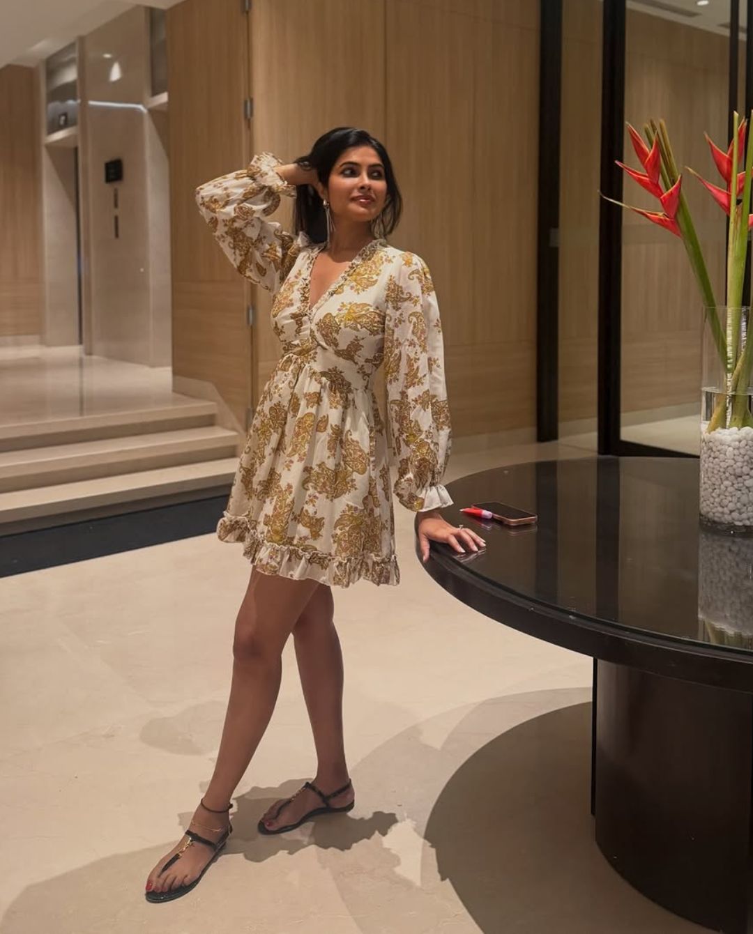 Actress Divi Vadthya: పొట్టి గౌనులో కిర్రాక్ ఫోజులతో రెచ్చగొడుతున్న దివి.. ఏం అందంరా బాబోయ్!