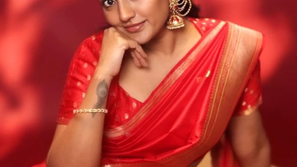 Eesha Rebba: పట్టుచీరలో మహాలక్ష్మిలా దర్శనమిచ్చిన ఈషా రెబ్బా.. ఫోటోలు వైరల్!
