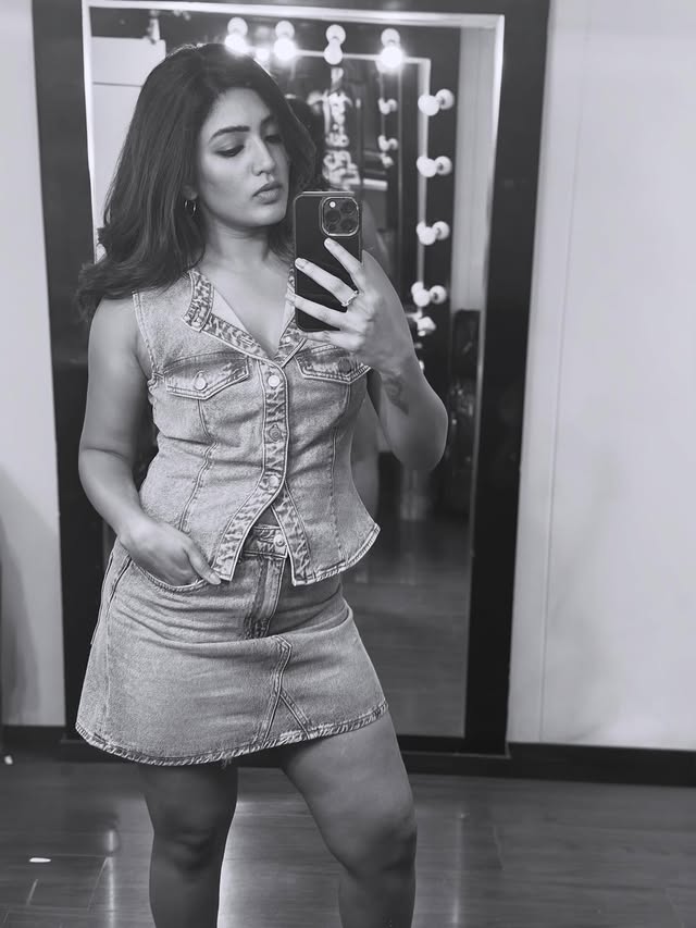 Eesha Rebba Photo Gallery