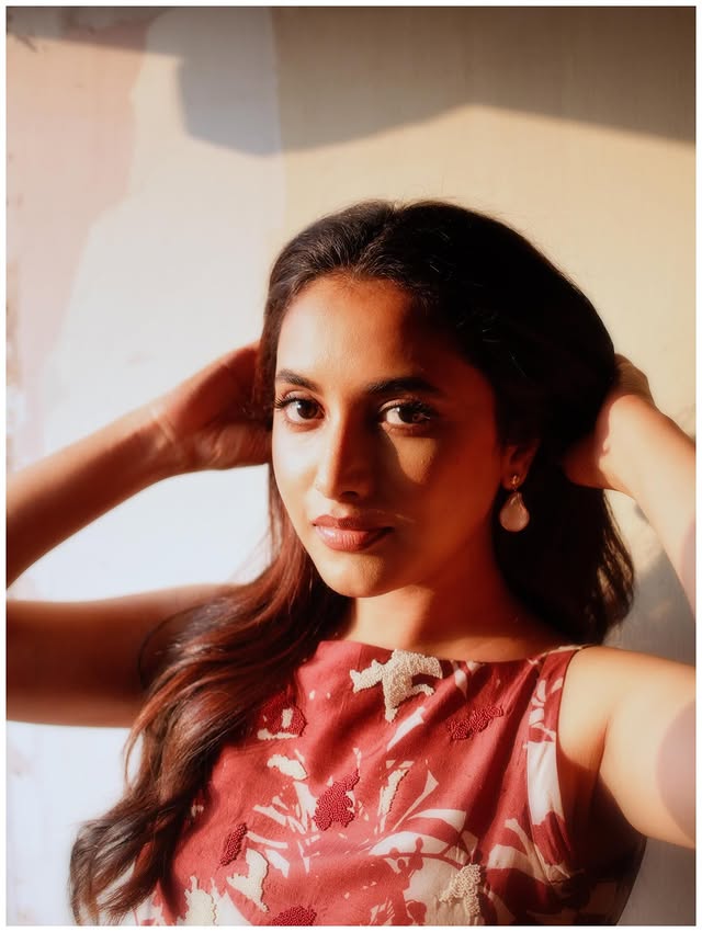 Priyanka Mohan( Source/ Instagram) Priyanka Mohan Photo Gallery