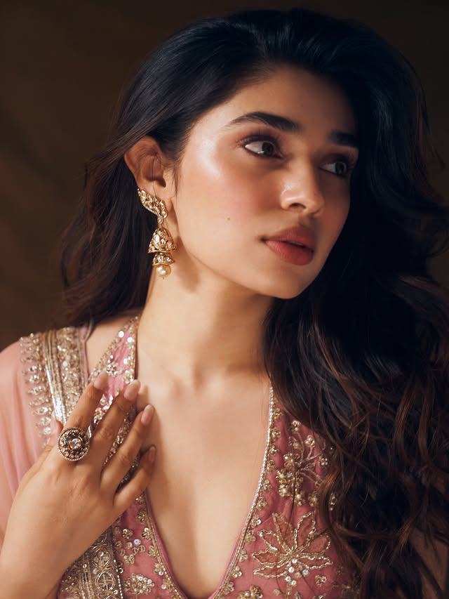 Krithi Shetty (Source /instagram) Krithi Shetty Photo Gallery