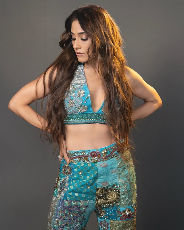 Regina cassandra Photo Gallery