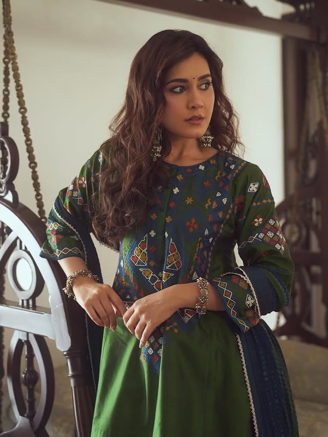 Raashii Khanna Photo Gallery