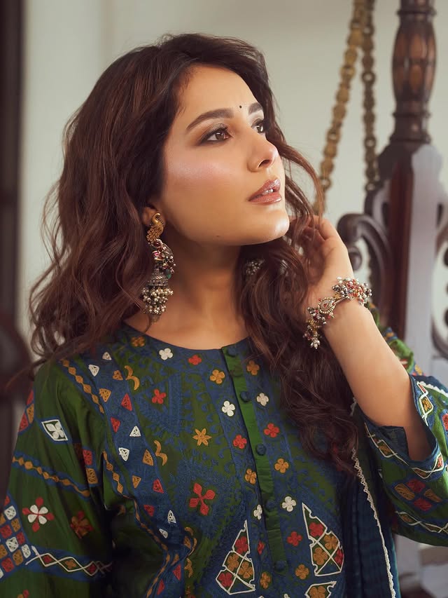 Raashii Khanna Photo Gallery