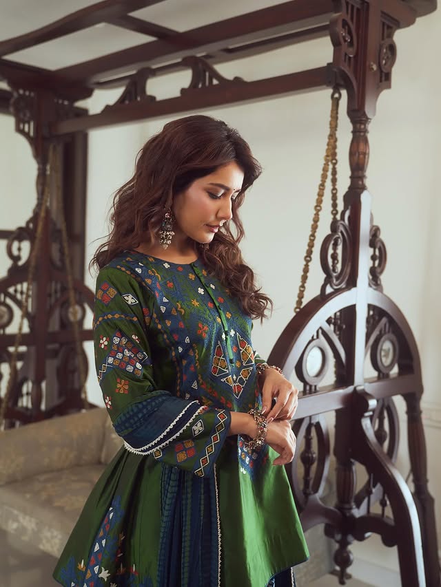 Raashii Khanna Photo Gallery