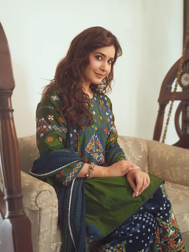 Raashii Khanna Photo Gallery