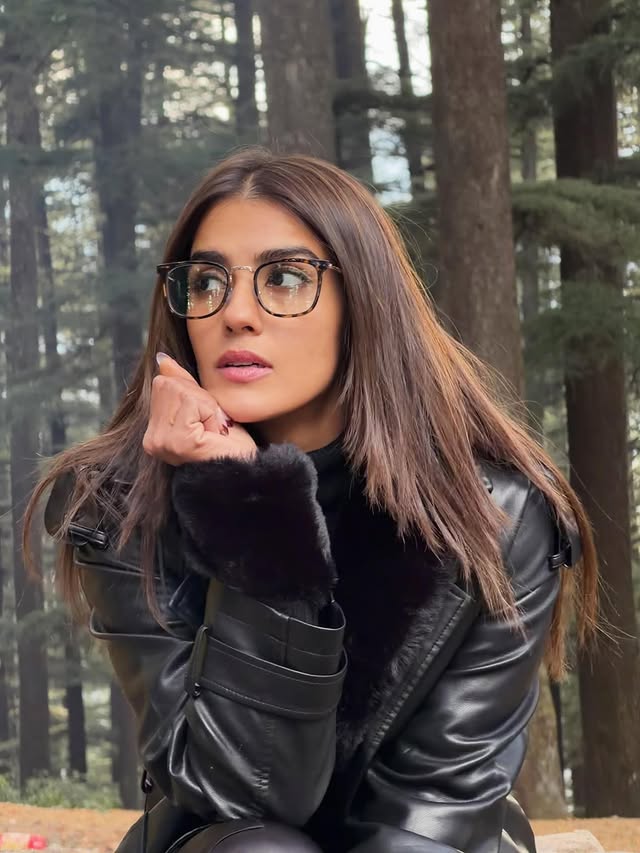 Kavya Thapar ( Source / Instagram ) Kavya Thapar photo Gallery