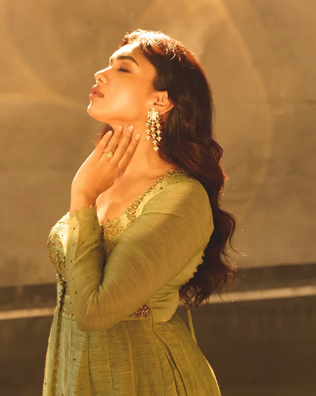 Dushara Vijayan Photo Gallery