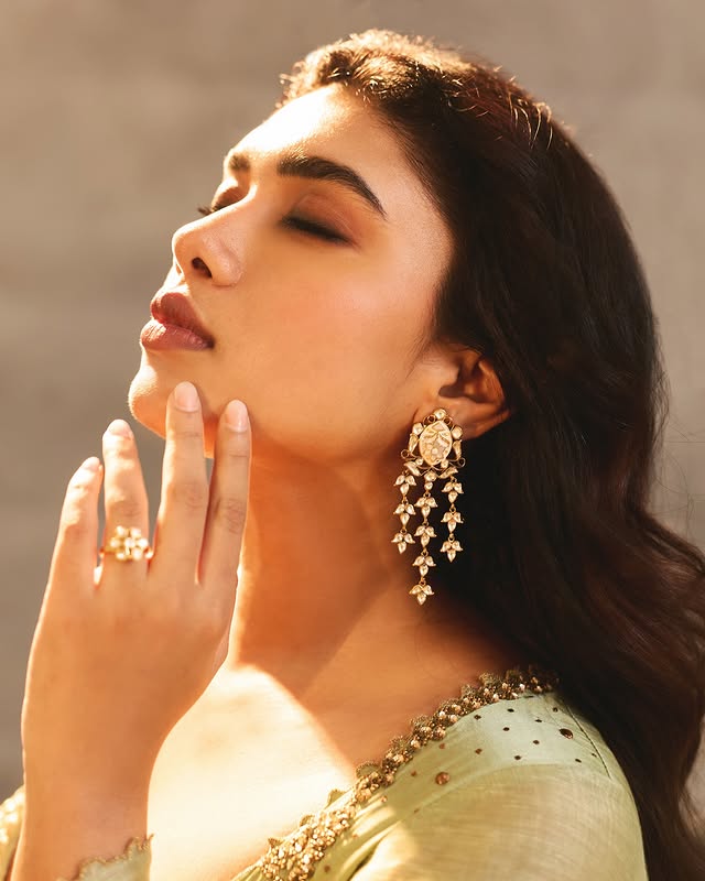 Dushara Vijayan Photo Gallery