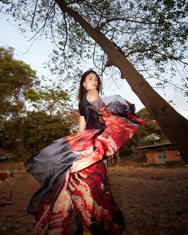 Mrunal Thakur photo Gallery