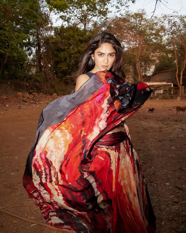 Mrunal Thakur photo Gallery