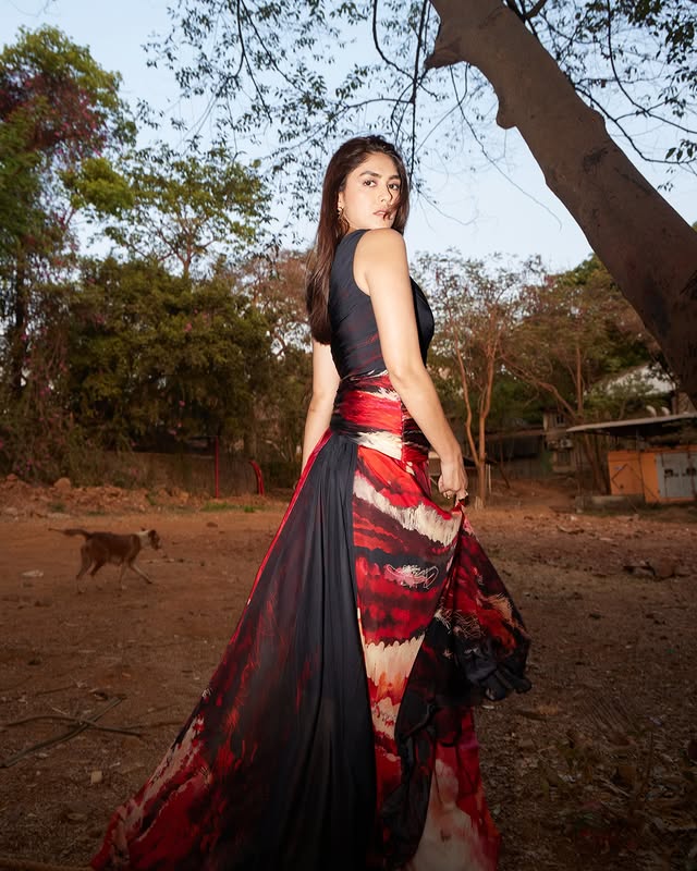Mrunal Thakur photo Gallery