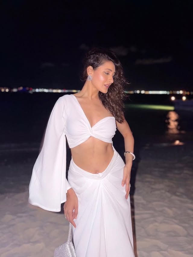 Pragya Jaiswal Photo Gallery