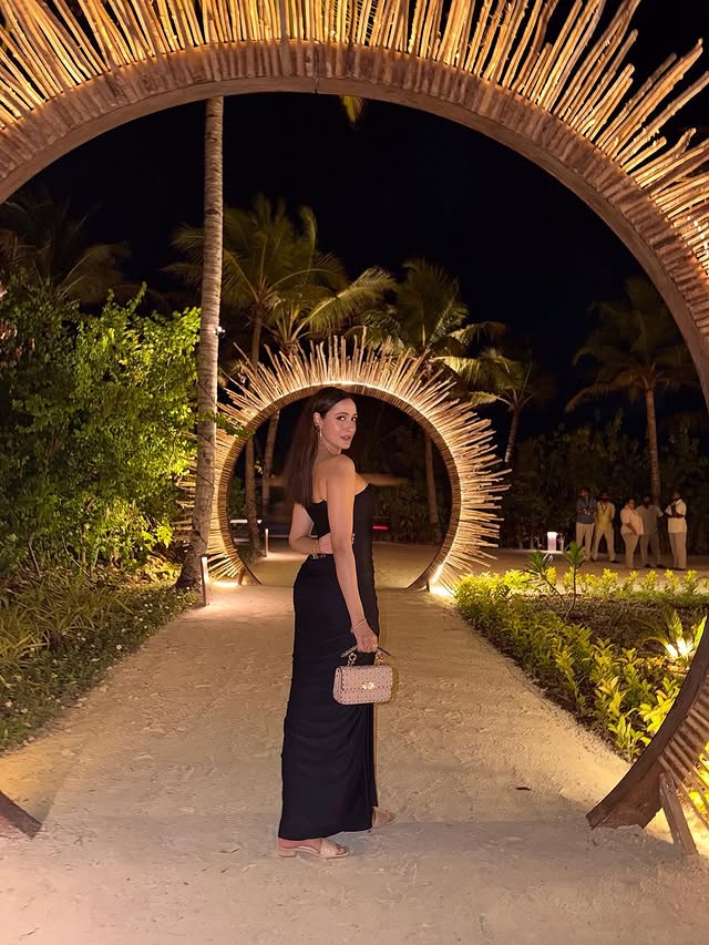 Pragya Jaiswal Photo Gallery