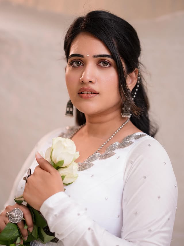 Sravanthi Chokarapu Photo Gallery  