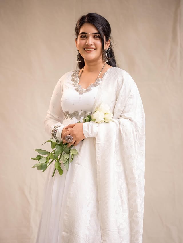 Sravanthi Chokarapu Photo Gallery  