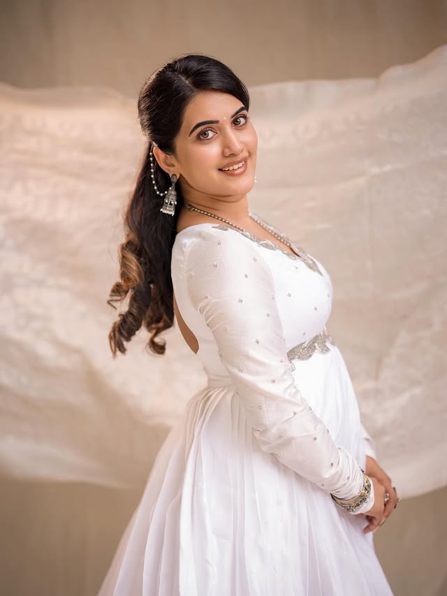 Sravanthi Chokarapu Photo Gallery  