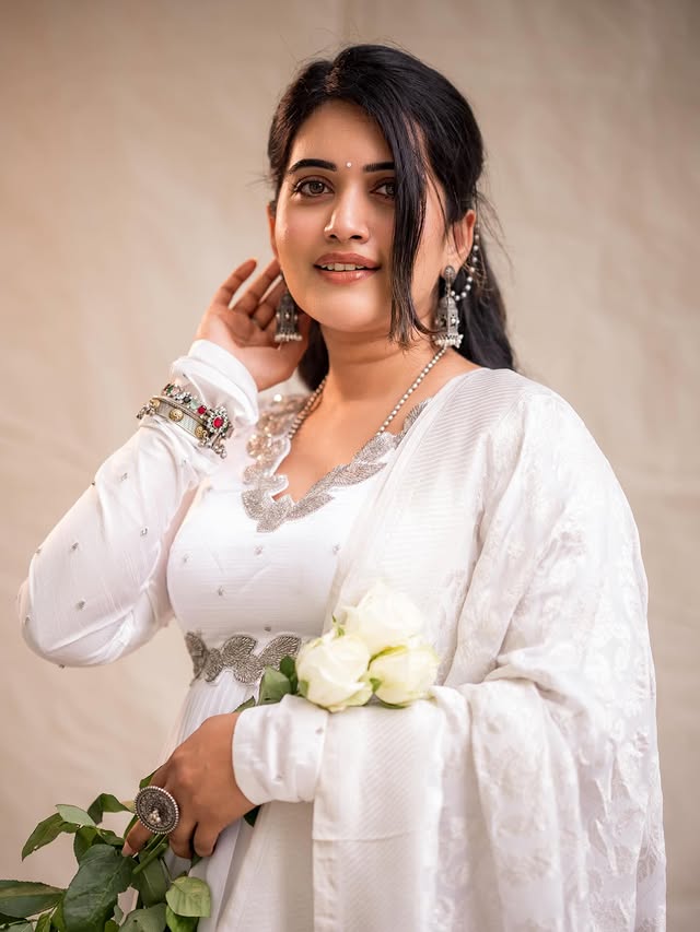Sravanthi Chokarapu Photo Gallery  