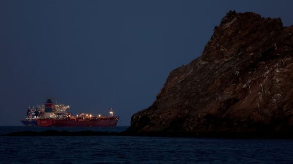 Strait of Hormuz Crisis: హార్ముజ్ జలసంధిపై ఇరాన్ కీలక నిర్ణయం: శత్రువుల నౌకలకు తప్ప మిగిలిన వారికి అనుమతి!