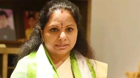 Kalvakuntla Kavitha: లిక్కర్ స్కామ్ క్లీన్ చీట్..  కాలినడకన తిరుమల కొండను ఎక్కనున్న‌ కవిత..