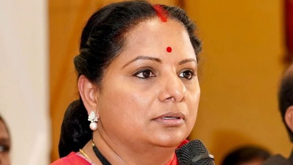 Kalvakuntla Kavitha: స్థలం ఇస్తే సరిపోదు.. ఇల్లు కట్టించాలి.. మంత్రుల ప్రకటన వచ్చే వరకు దీక్ష వీడనన్న కవిత