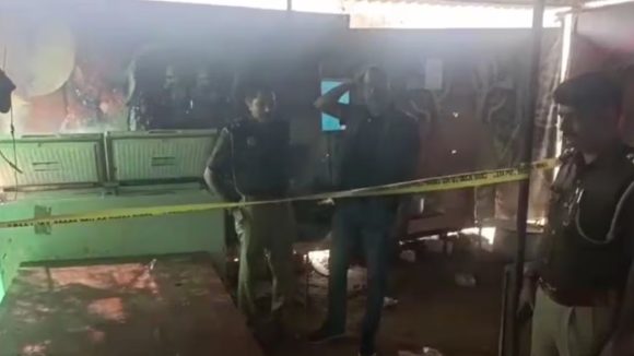 Body in Deep Freezer: మూసివున్న హోటల్ నుంచి దుర్వాసన.. ఫ్రిజ్ తెరిచి చూస్తే వ్యక్తి శవం, ఎక్కడంటే?