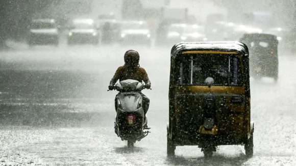 Heavy Rains: తెలంగాణలో అకాల వర్షాల బీభత్సం.. ఎండల నుంచి ఉపశమనం.. రైతుల్లో ఆందోళన