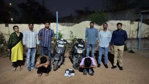 Ganja Seized: నాంపల్లిలో ఎక్సైజ్ పోలీసుల మెరుపు దాడి.. 10 కేజీల గంజాయి స్వాధీనం, ముగ్గురు అరెస్ట్