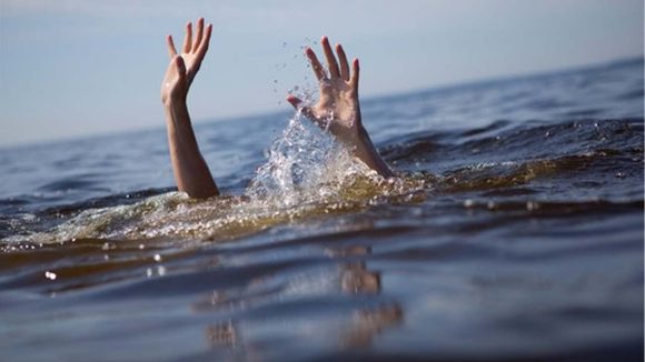 AP Crime News: కర్నూలులో తీరని విషాదం.. కన్నబిడ్డలతో సహా చెరువులో దూకి తల్లి ఆత్మహత్య