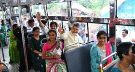 Andhra Pradesh: దివ్యాంగ శక్తికి పచ్చజెండా.. ఆర్టీసీ బస్సులో ప్రయాణించిన సీఎం, డిప్యూటీ సీఎం, లోకేశ్