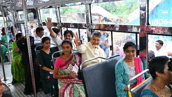Andhra Pradesh: దివ్యాంగ శక్తికి పచ్చజెండా.. ఆర్టీసీ బస్సులో ప్రయాణించిన సీఎం, డిప్యూటీ సీఎం, లోకేశ్