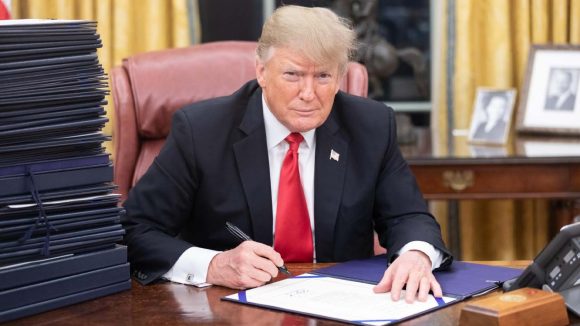 Trump Signature: చారిత్రక రికార్డు.. డాలర్ నోటుపై ట్రంప్ సంతకం