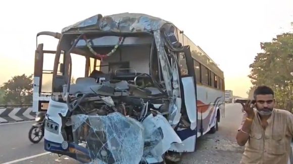 Road Accident: యాదాద్రి జిల్లాలో ఘోర రోడ్డు ప్రమాదం.. కంటైనర్‌ను ఢీకొట్టిన ఆర్టీసీ బస్సు.. స్పాట్‌లో 36 మంది