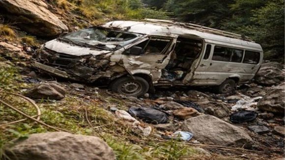 Bus Accident: నేపాల్‌లో ఘోర ప్రమాదం.. లోయలో పడ్డ యాత్రికుల బస్సు, ఏడుగురు భారతీయులు మృతి