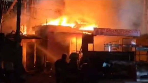 Fire Accident: హైదరాబాద్‌లో విషాదం.. మసీదులో ప్రార్థనలు చేస్తుండగా.. భారీ అగ్ని ప్రమాదం