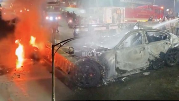 Road Accident: హైదరాబాద్‌లో ఘోర ప్రమాదం.. లారీని, డివైడర్‌ను ఢీకొట్టి పూర్తిగా దగ్ధమైన కారు.. స్పాట్‌లో